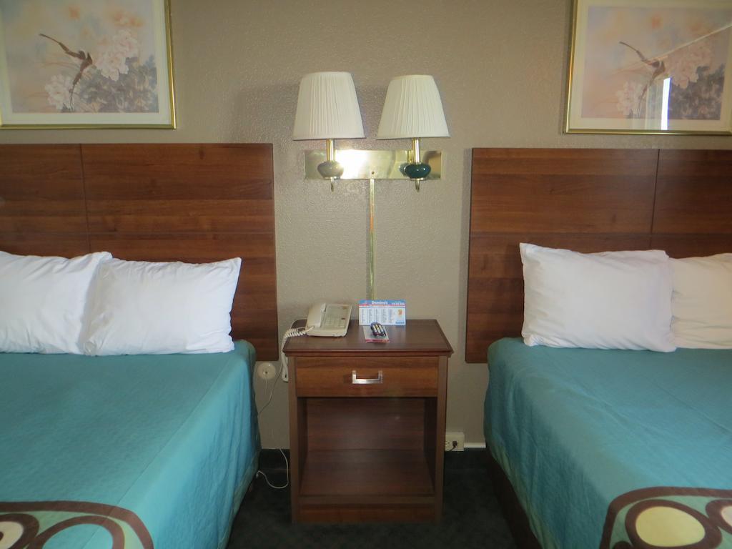 Double Room Two Double Beds Mobility Access or Non-Smoking,692439909:JPEG
