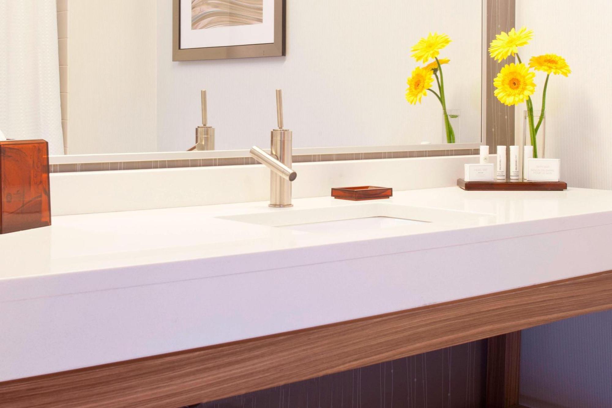 Queen Room Two Queen Beds Roll Shower Mobility Access or Hearing Accessible,1632256514:JPEG